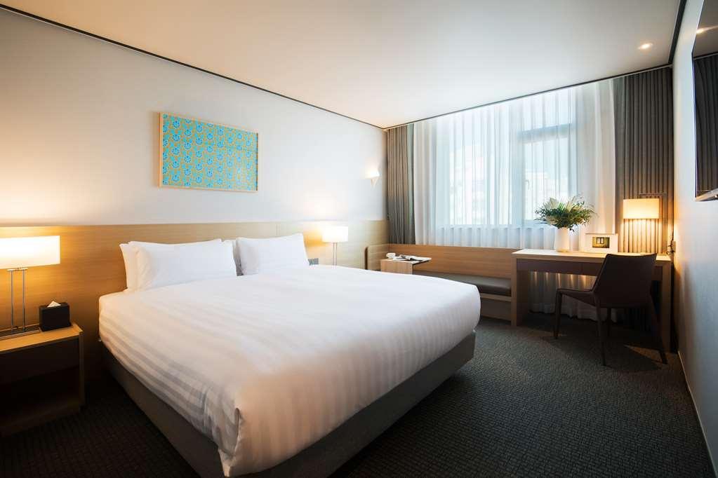 Orakai Cheonggyesan Hotel, BW Premier Collection Seoul Room photo