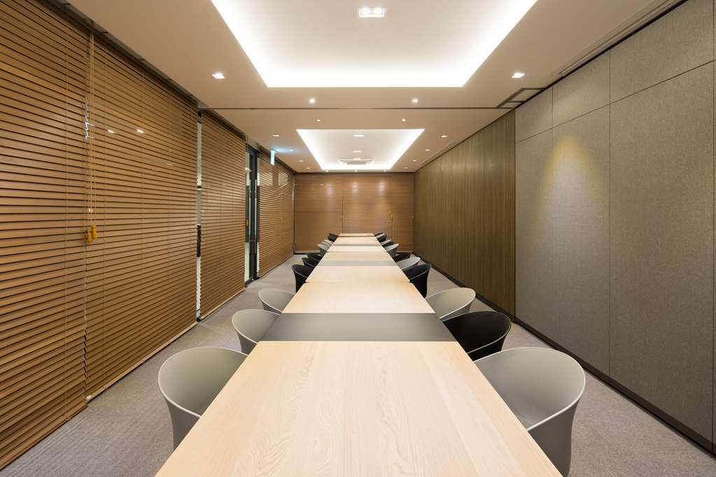 Orakai Cheonggyesan Hotel, BW Premier Collection Seoul Facilities photo