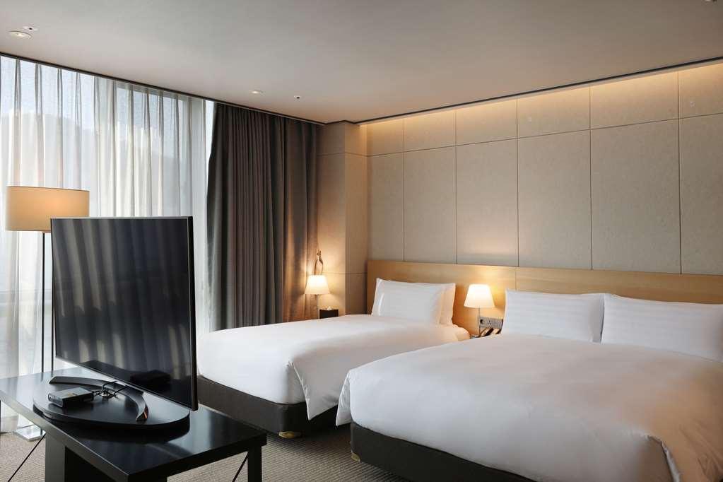 Orakai Cheonggyesan Hotel, BW Premier Collection Seoul Room photo